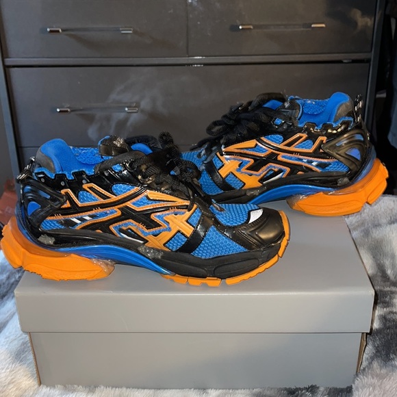 Balenciagia Sneakers - Picture 2 of 5